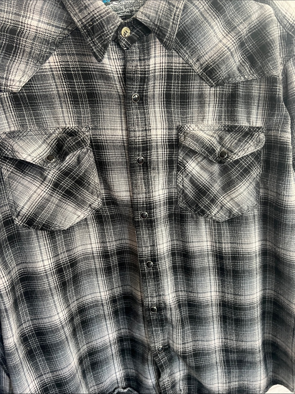 TC Black & Gray Plaid Men’s Casual Button-Down Shirt - Picture 3 of 9